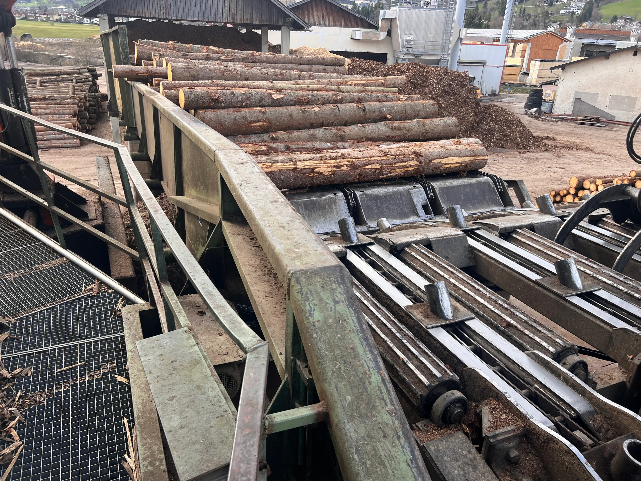 Impianto di selezione dei tronchi con scortecciatore - Immagine 2