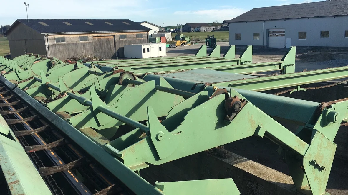 Cortile di tronchi - Immagine 4