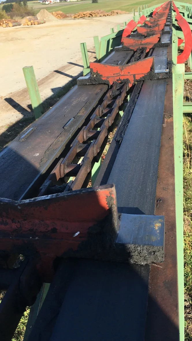 Cortile di tronchi - Immagine 12