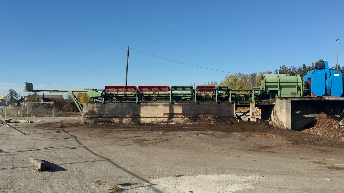 Cortile di tronchi - Immagine 11