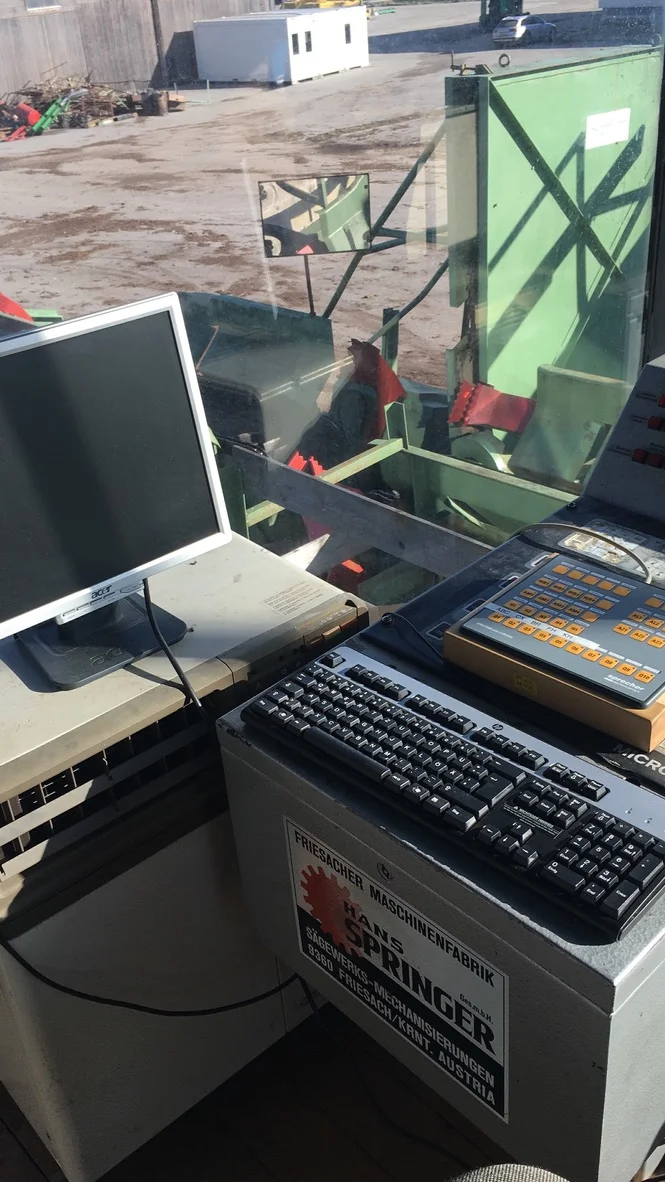 Cortile di tronchi - Immagine 13