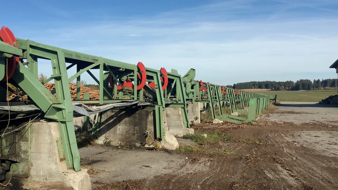 Cortile di tronchi - Immagine 19