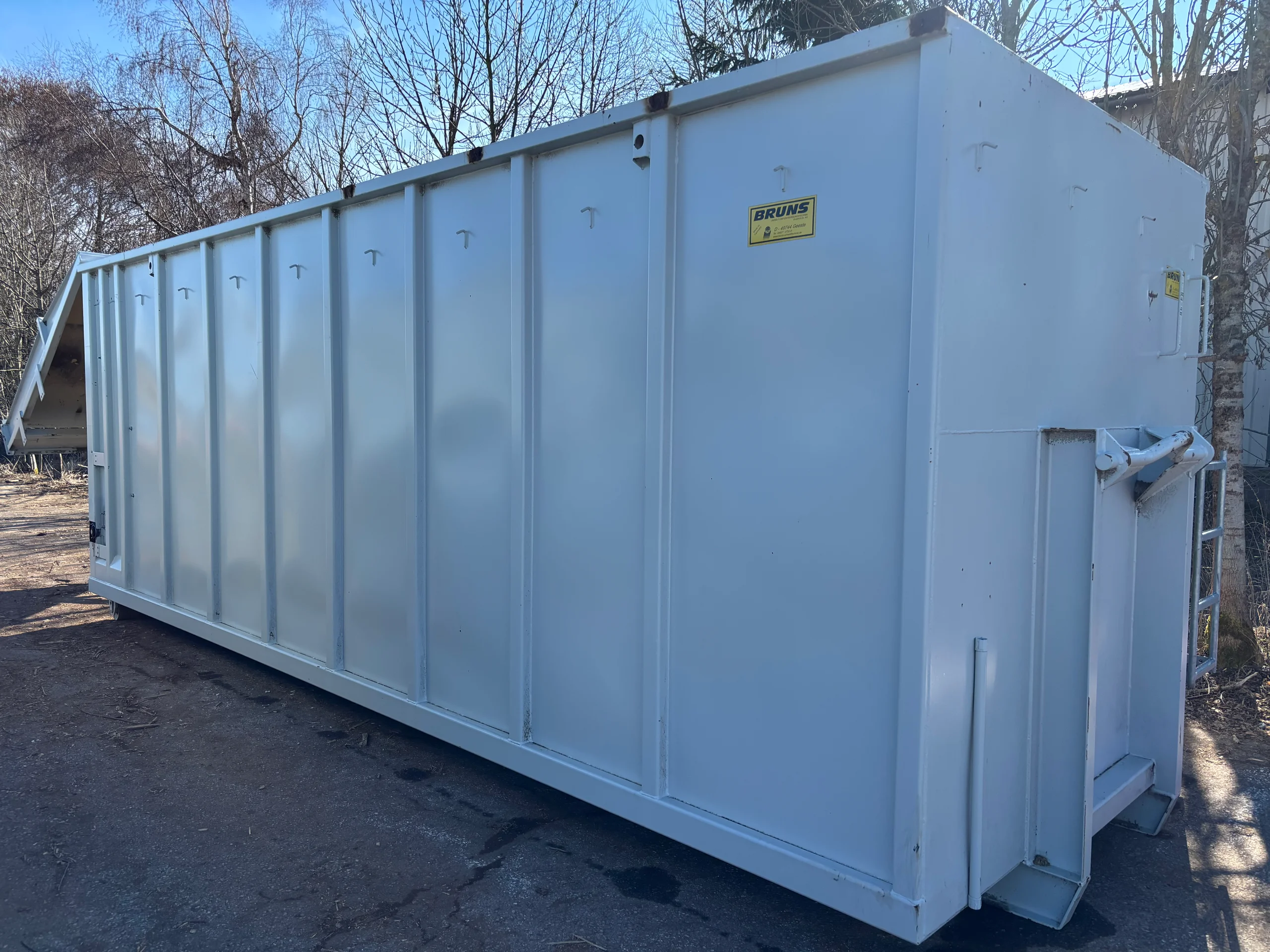 Contenitore a pavimento mobile